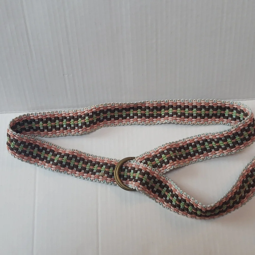 Woven D ring belt.